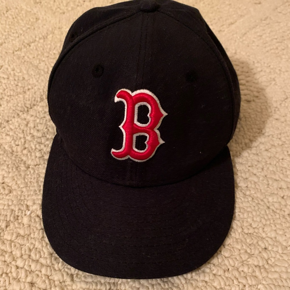 Men’s Fitted Red Sox Hat - like new